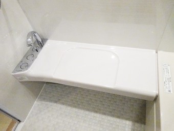 ホテルライクな真白のバスルームでラグジュアリーな泡に包まれて ホテルライクな真白のバスルームでラグジュアリーな泡に包まれて